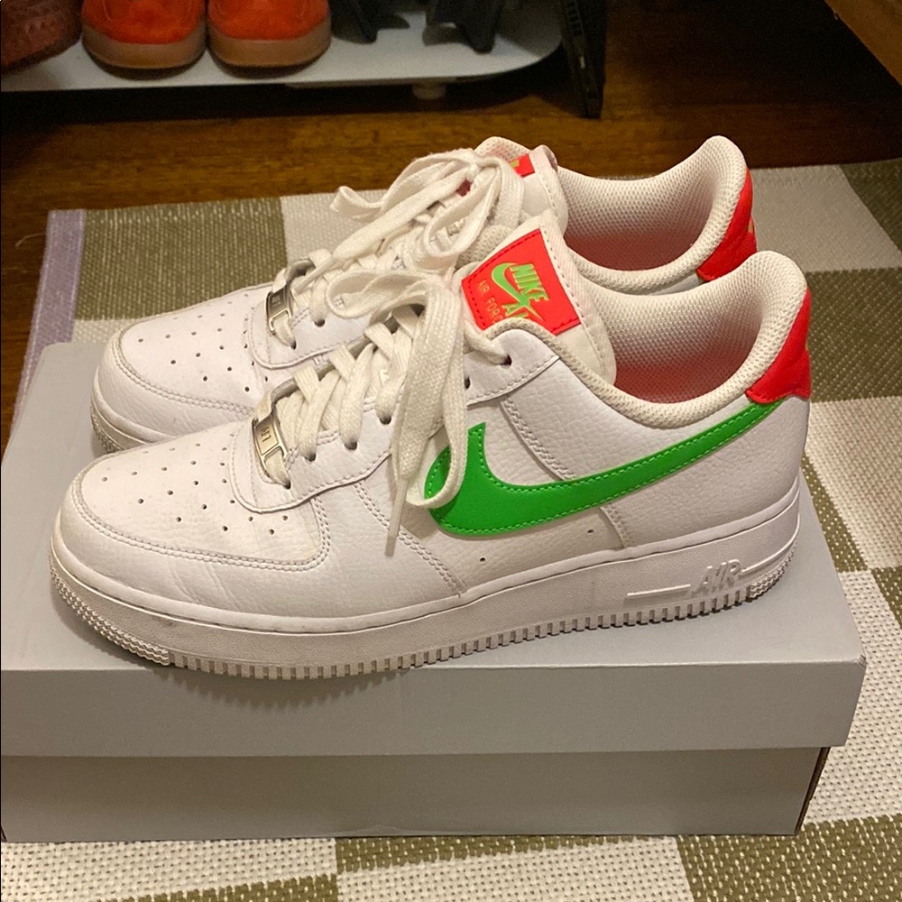 Women’s Nike Air Force 1 07’ Sneakers